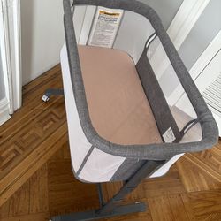 Kinder King Portable Baby Bassinet with Wheels, All-Mesh Bedside Sleeper, Newborn Crib with Removable Soft Mattress, Dark Gray