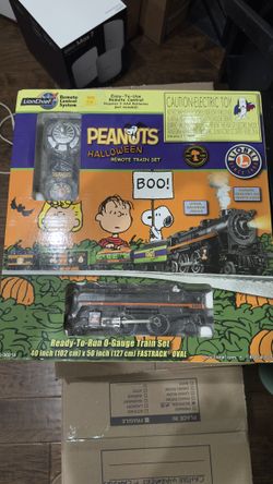 Lionel Peanuts Halloween Remote Train Set - O-Gauge (Like New)