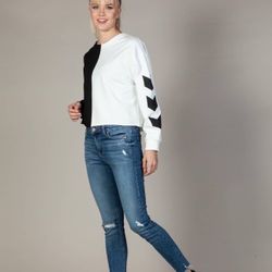 Woman black and white top. Brand new. Size: small, medium, large, x large, xx la