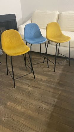 3x bar stools for kitchen counter