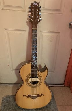 bajo quintó (Tapia brand) with EMG pickup