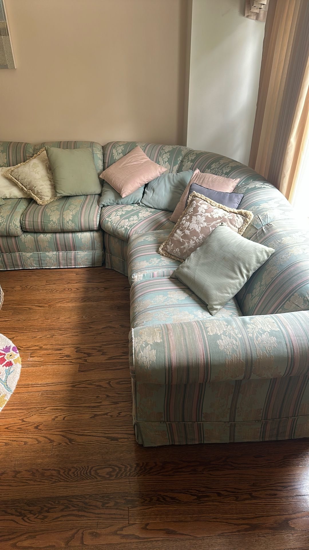 Sectional Couch With Pillows
