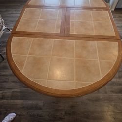 Dinning Table (FREE)
