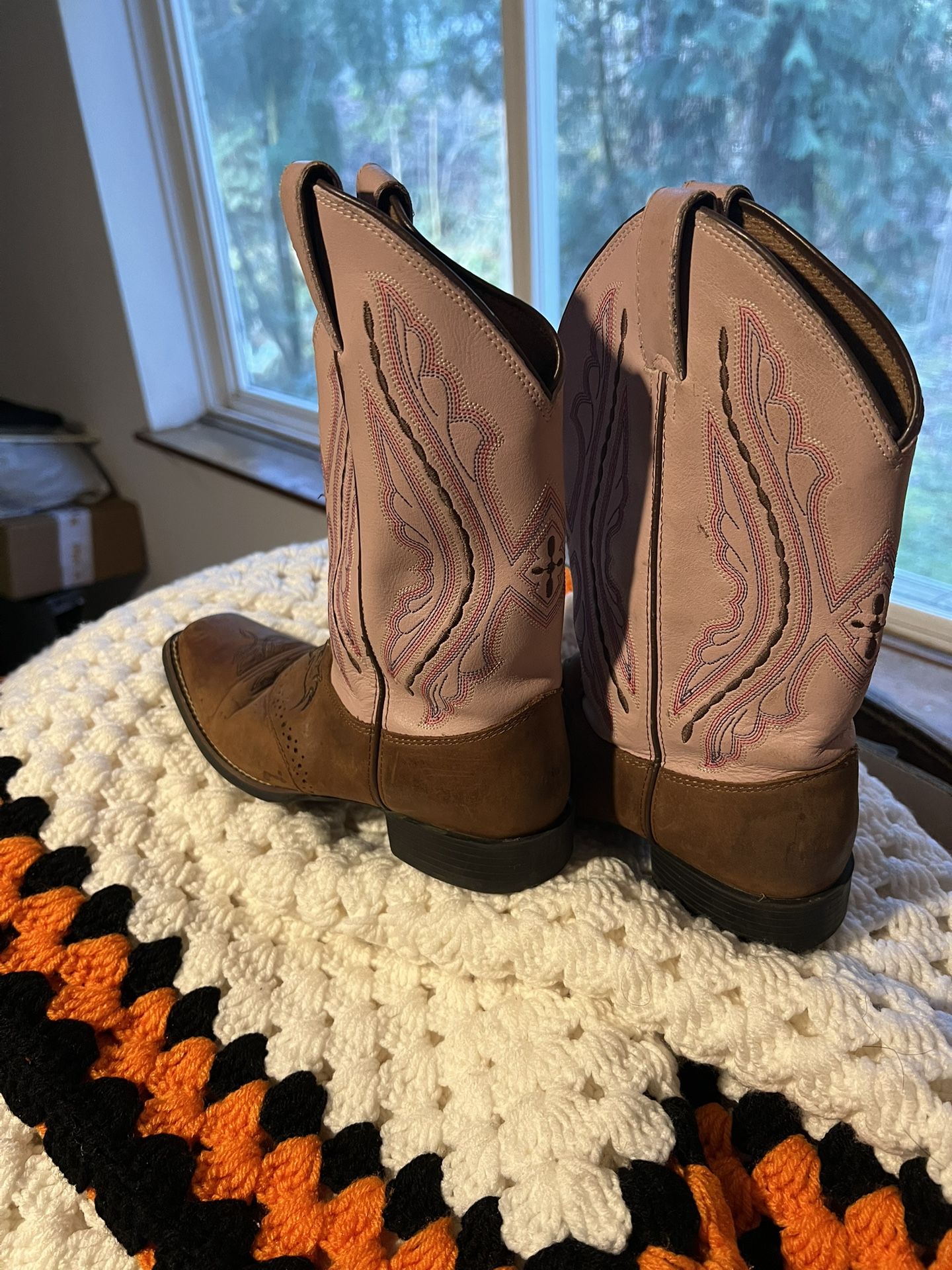 Justin Youth Western Boot with Square Toe in Pink / Brown