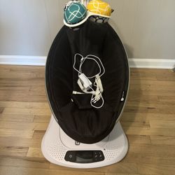 4 Moms Swing 