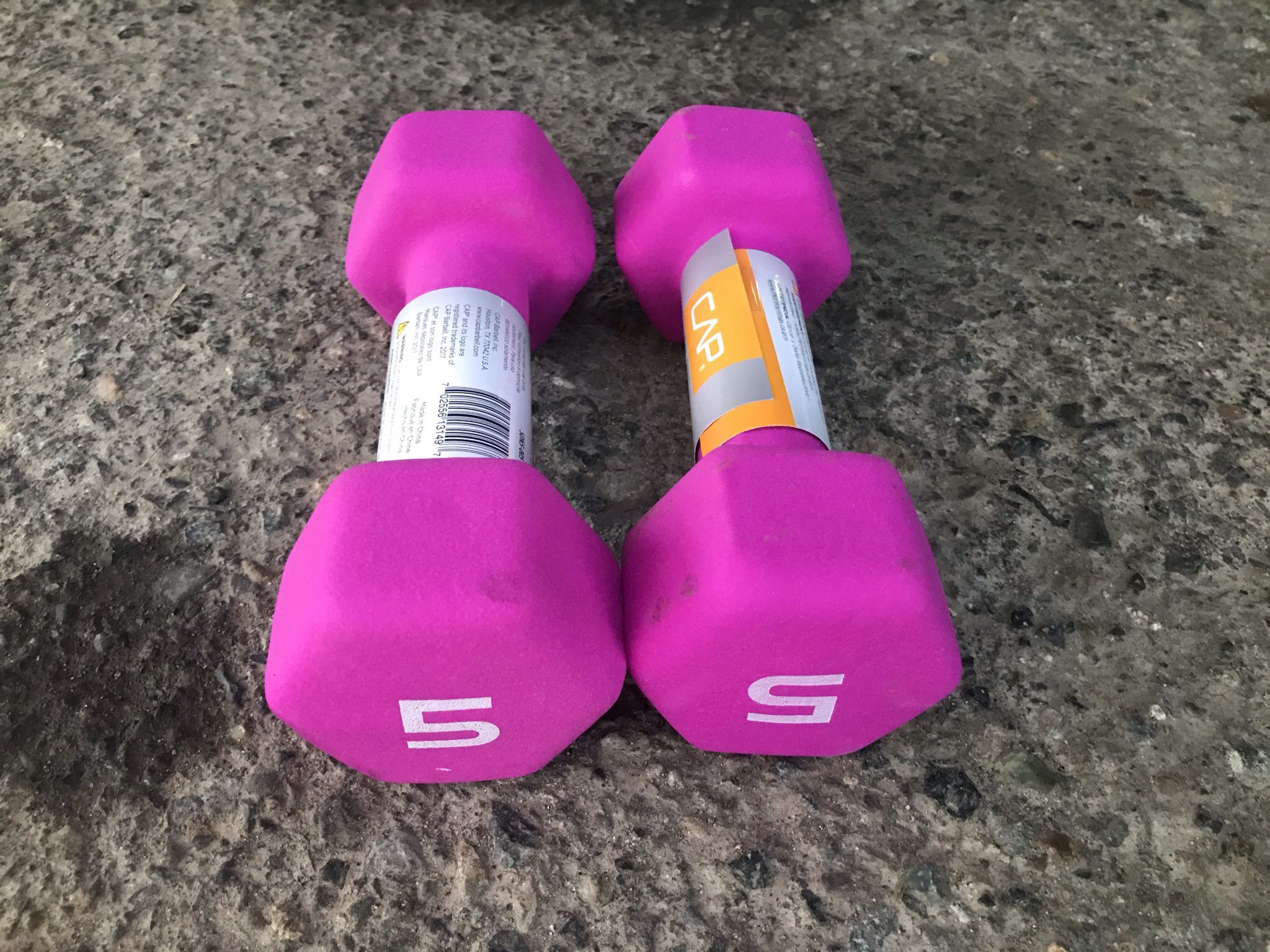 New In Box Pair Of 5lb Rubber Hex Dumbbells