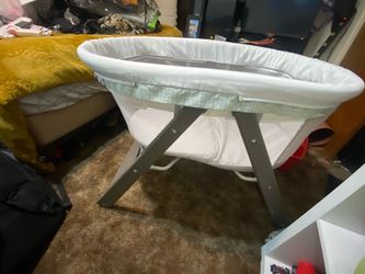 Baby Bassinet with Wood Stand