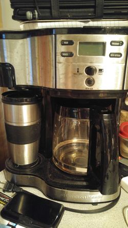 Huntington Beach carafe and single serve coffee maker