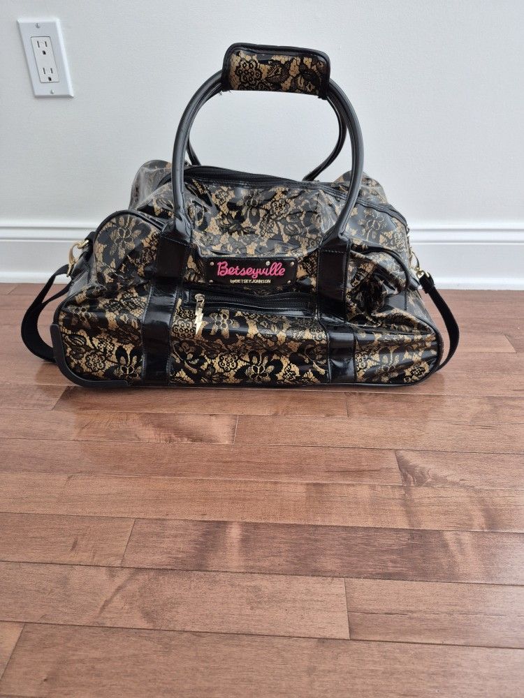 Betseyville Wheeled Suite Case