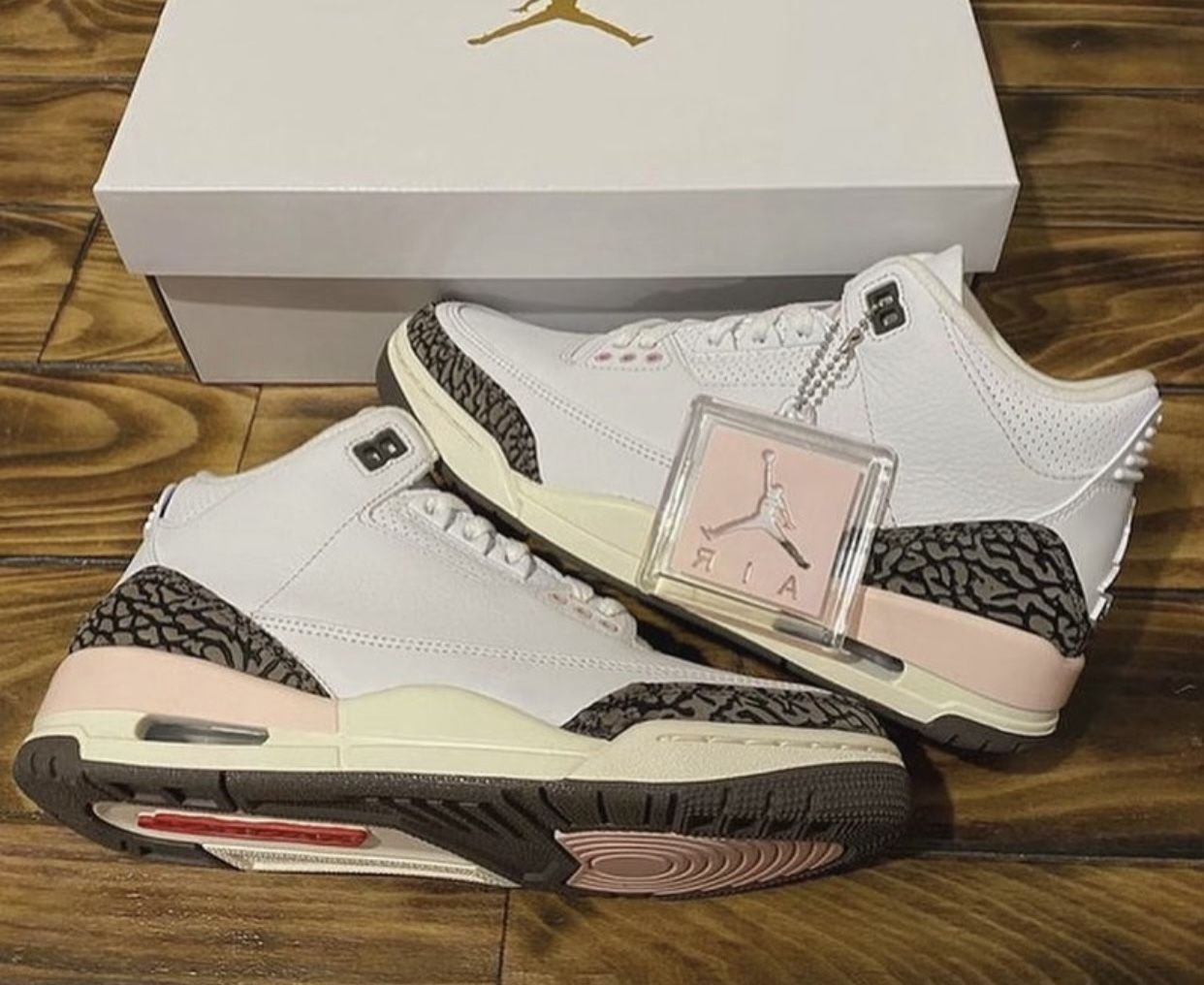 Jordan Retro Neapolitan Dark Mocha (W)