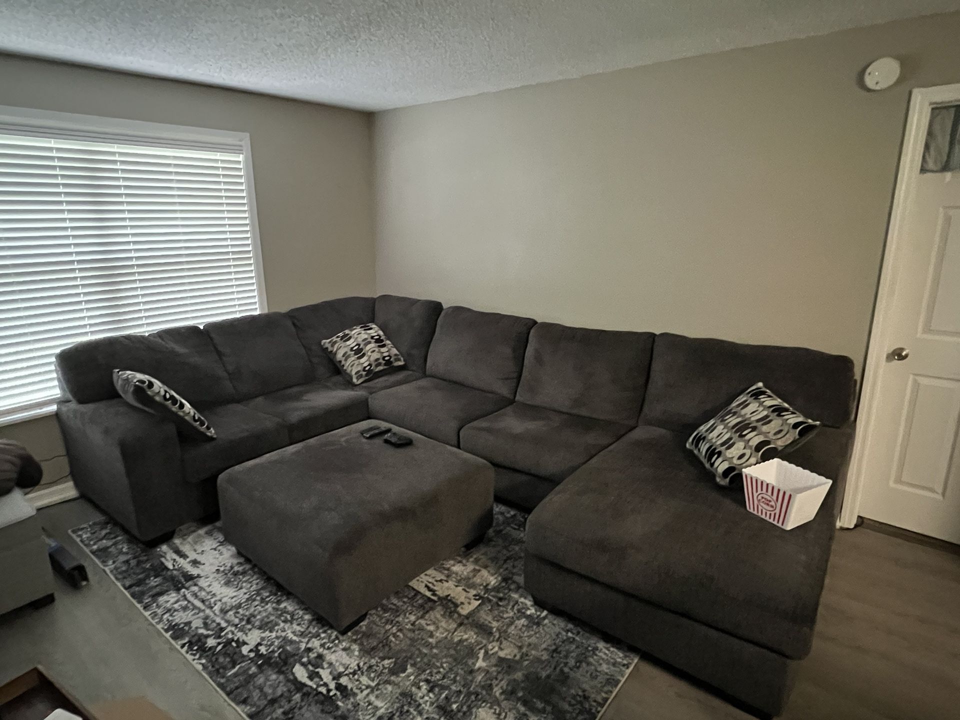 Sectional Couch With Ottoman