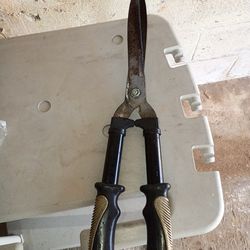 HAND SHEARS GOOD CONDITION ASKING $10 CASH