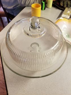 Glass cake stand