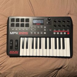Akai MPK 225 MIDI Controller
