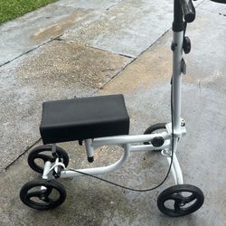 KNEE SCOOTER 