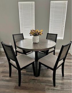 5-Piece Round Dining Table Set with 4 Chairs