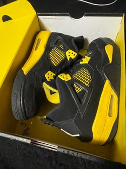 Jordan 4 Thunder Black Yellow Sneakers