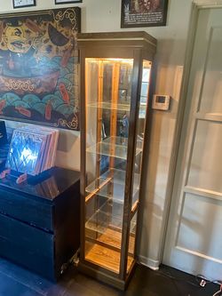 Glass Display / Trophy Cabinet – Mirrored Back, Lighted