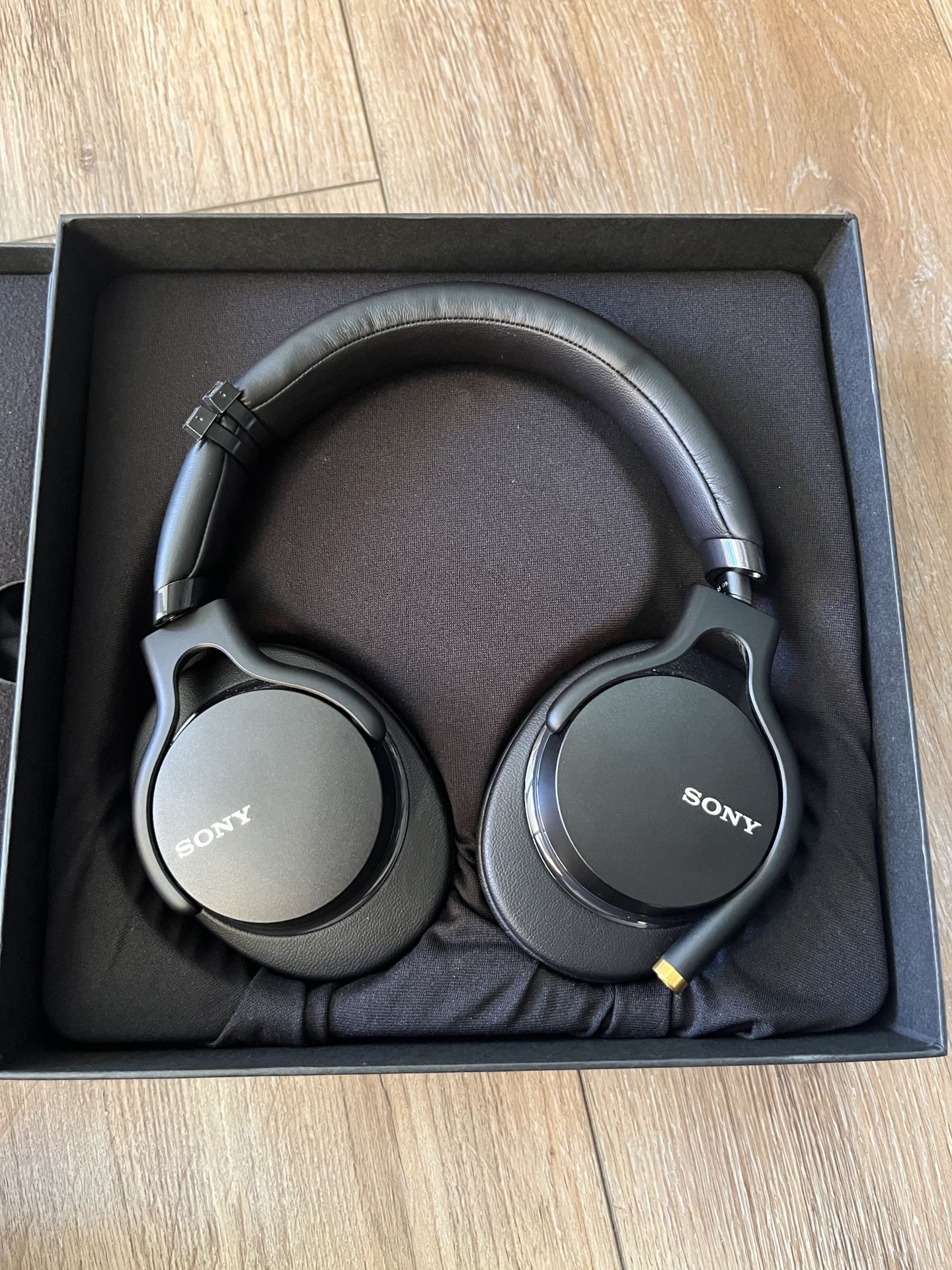 Sony MDR-1AM2 Headphones