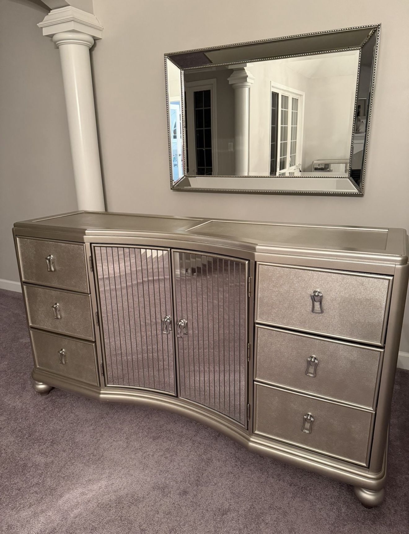 Dresser , 2 Nightstands and a Mirror 