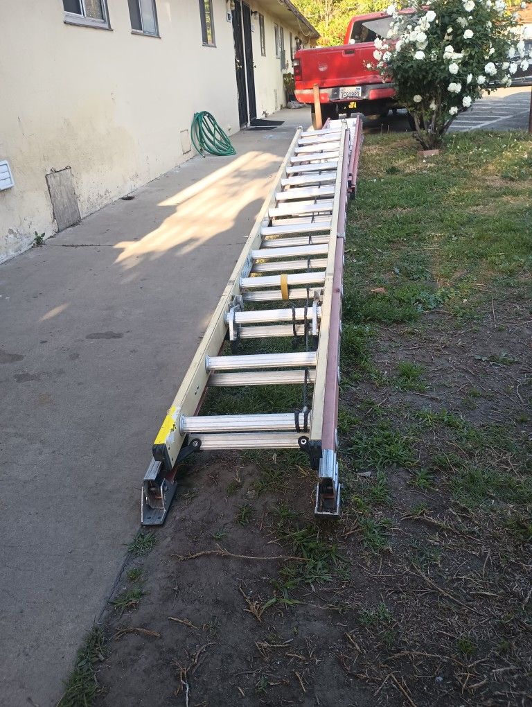 28 Ft Safe Glide Extension Ladder 