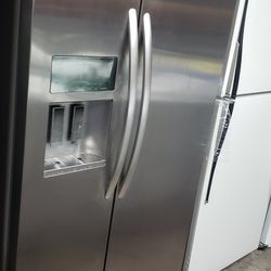 REFRIGERATOR 
