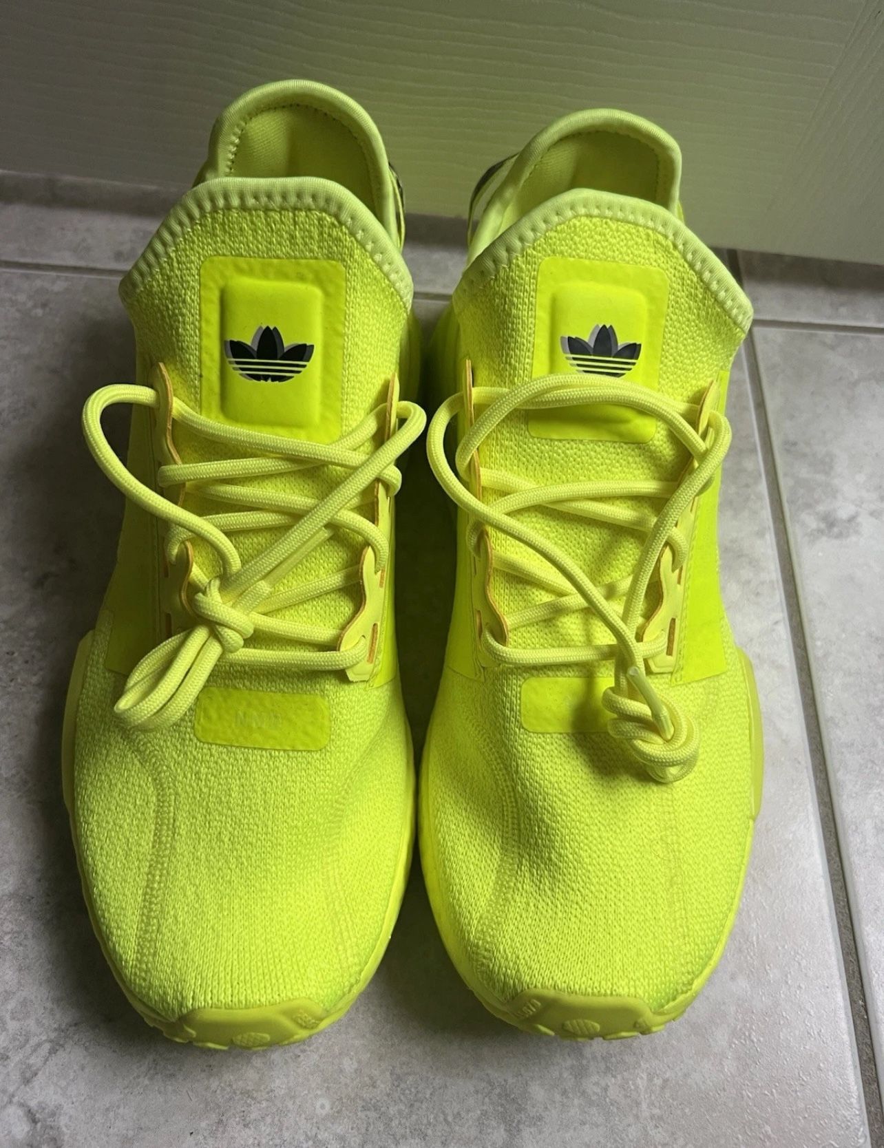 Adidas NMD R1 V2 SOLAR YELLOW SiZE 8 MEN NEW