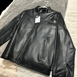 Tengo 3 Jackets Armani Emporio  New  Unisex 2 Large 1 Med $350  Each …Super Deal Regular Precio $ Each