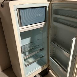 General Electric GE Vintage Fridge