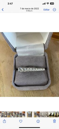 Anillo stainlend size 7 piedras zirconia