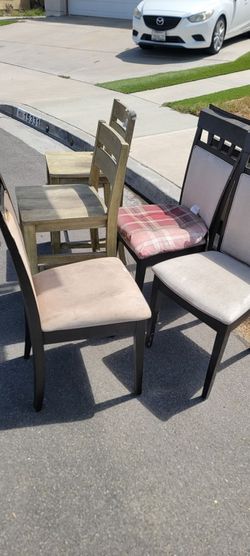 Free chairs come pick it up