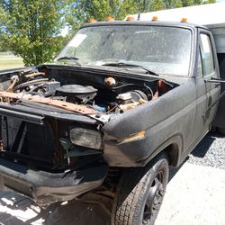 83 Ford F-350 Dually Lot Of Great Parts Truck Got In Accident Vent Frame