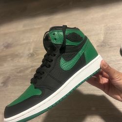 Air Jordan 1 Mid Black and Green