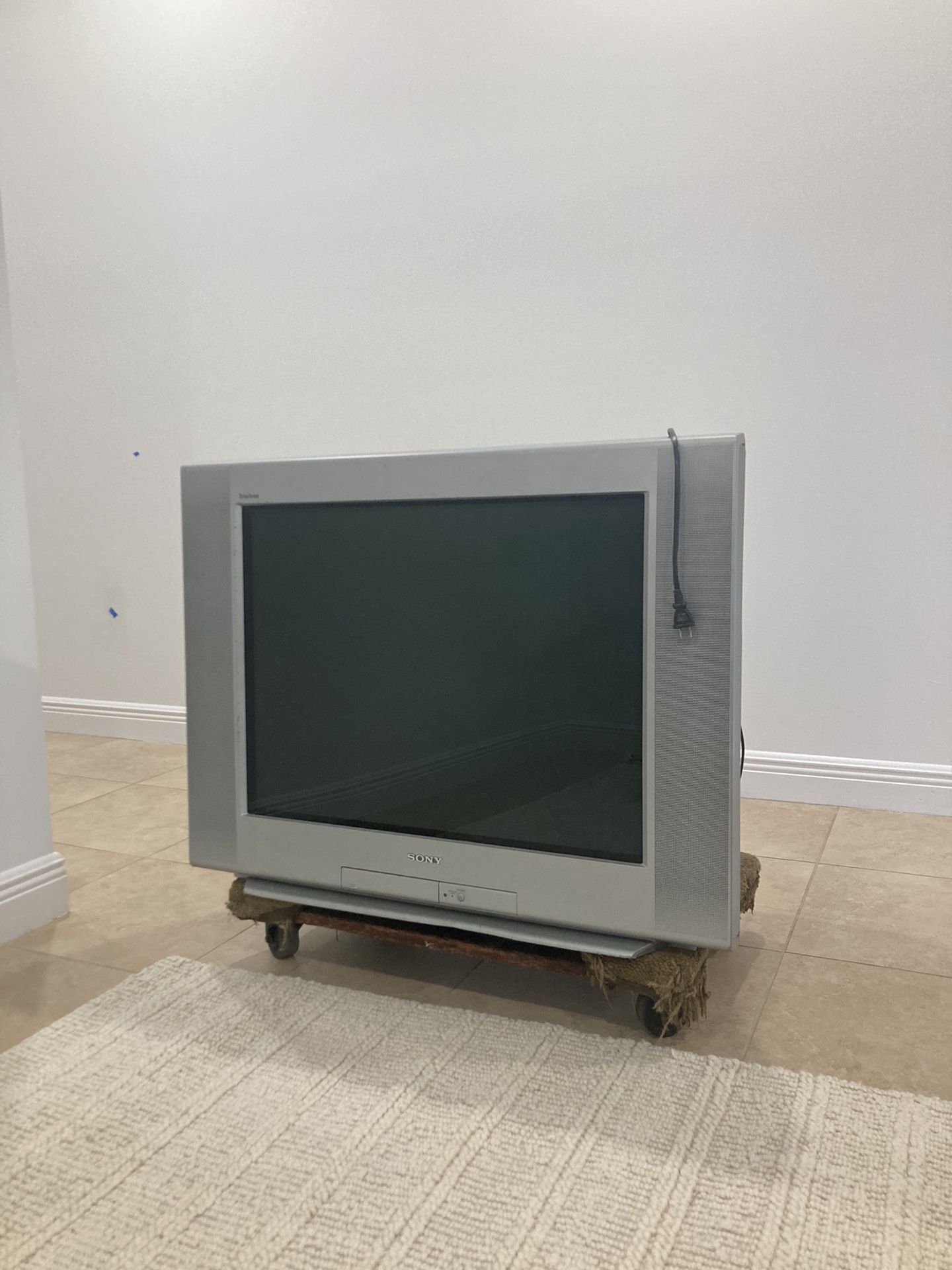32” CRT Sony Trinitron KV-32FS100