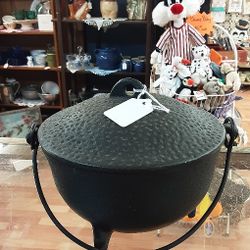 Vintage Cast Iron Cauldron W/ Hammered Lid- Located In Shelton 
