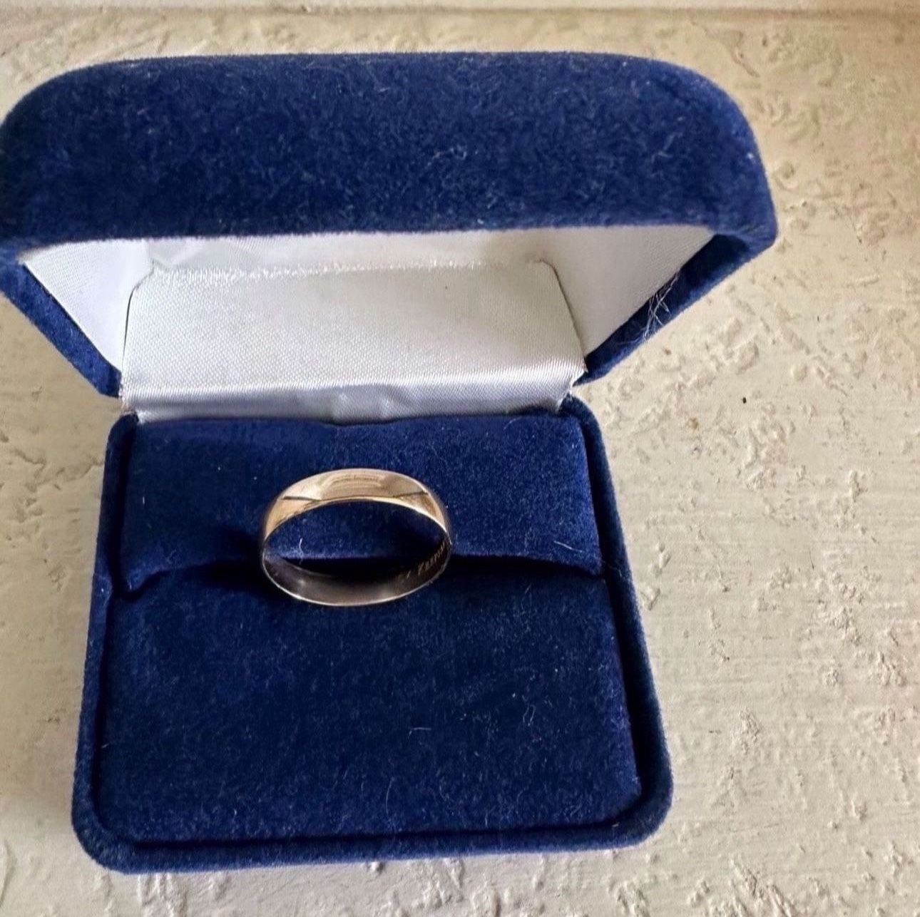 10k Gold Ring Size 9 