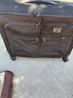 Tumi Black Spinner Luggage Suitcase