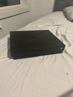 Xbox one X +3 controllers and a headset