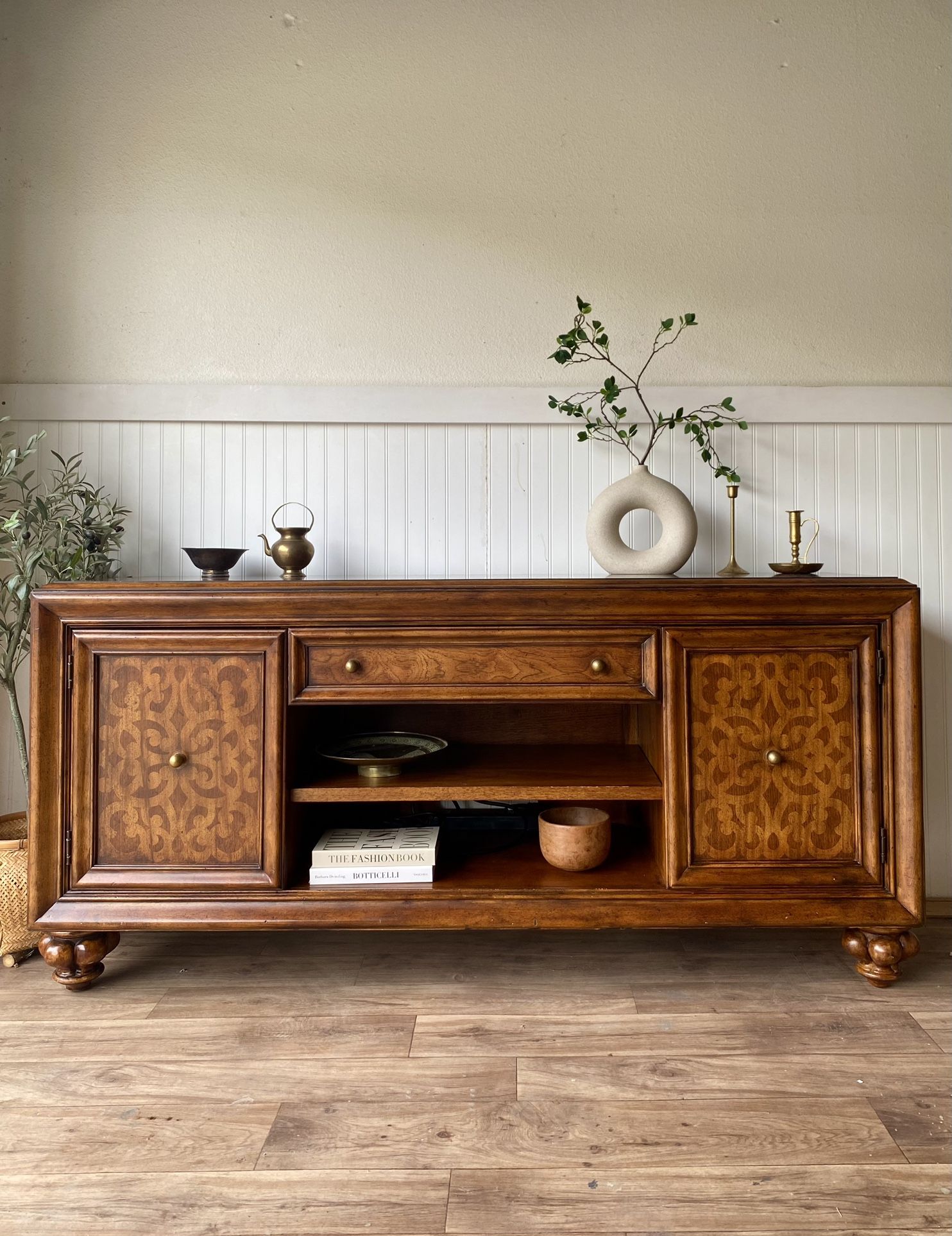 VERY RARE Thomasville Furniture EH Cassara Media Console Solid Wood Dovetail Joints Buffet Table