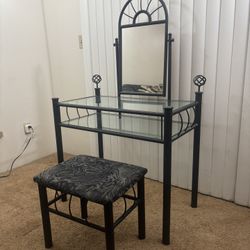 Vanity Makeup Table
