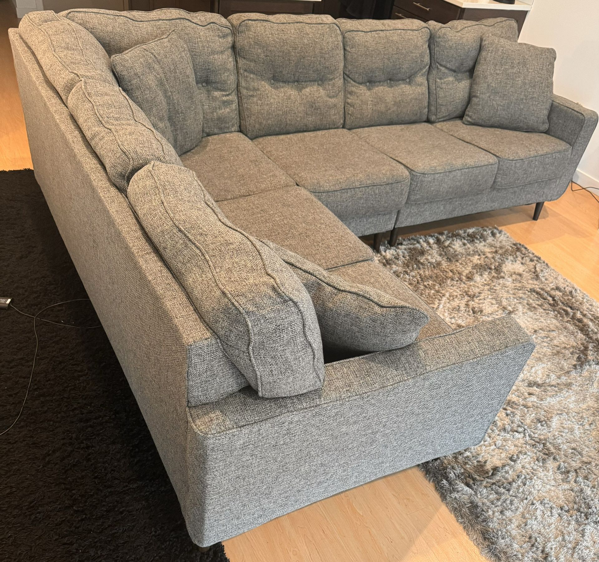 Grey L-Shape Sectional w/Pillows