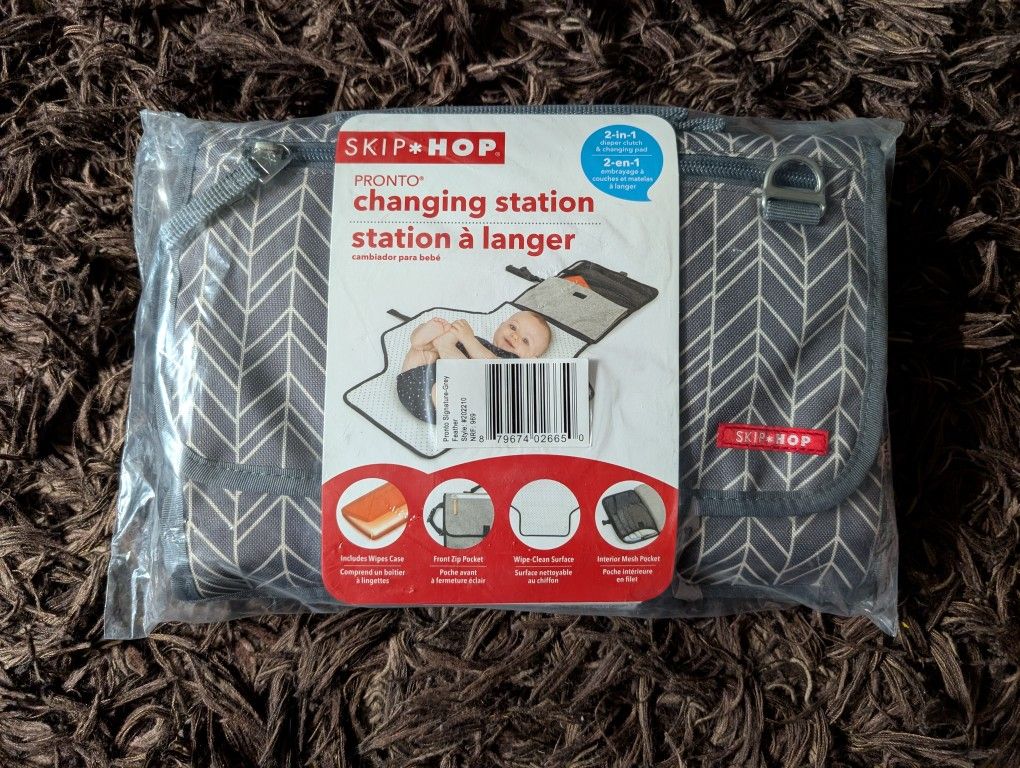 SKIP HOP Pronto 2-in-1 Diaper Clutch & Changing Pad Baby Portable Station Gray