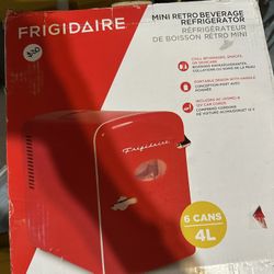 Mini Retro Fridge