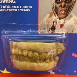 New Vintage Halloween Out-Rage -Us Rotted Teeth 