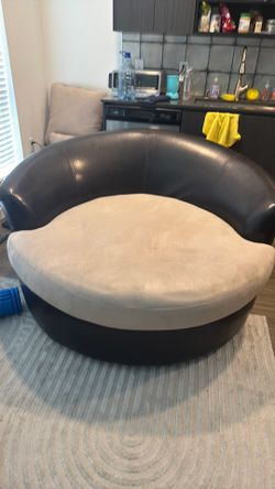 Modern Round Lounge Chair / Cuddle Chair – Comfortable & Unique