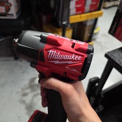 Milwaukee
M18 FUEL Gen-2 18V Lithium-Ion Brushless Cordless Mid Torque 1/2 in. Impact Wrench w/Friction Ring (Tool-Only)