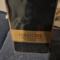 Carolina Herrera Good Gilr