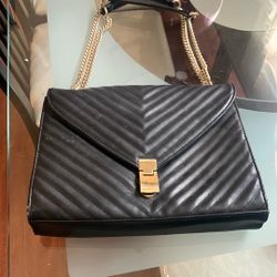 Black Handbag Gold Chain 