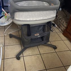Bassinet With Sheets 