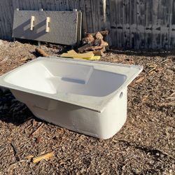 60 By 32 Porcelain Tub